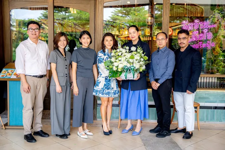 ศุภานวิต เอี่ยมสกุลรัตน์ (ที่4จากซ้าย) ปร...