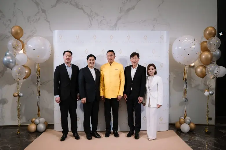 นายแพทย์วีรพล เขมะรังสรรค์ ประธานเจ้าหน้า...