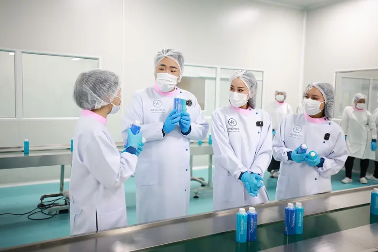 "มดดำ คชาภา ตันเจริญ" และ "หนิง ปณิตา พัฒ...