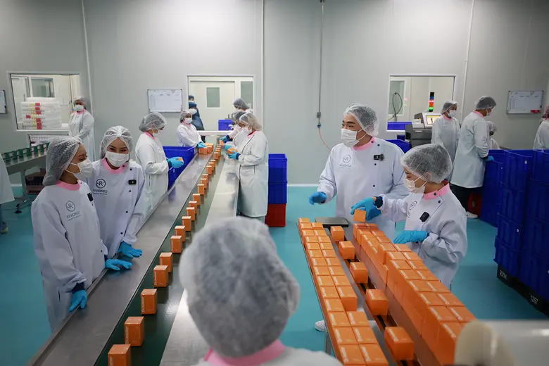 "มดดำ-หนิง ปณิตา" นำทีมเยี่ยมชมโรงงานผลิต "Dr.master" เสริมความมั่นใจผู้บริโภค การันตีคุณภาพระดับสากลจาก "รีโว่เมด กรุ๊ป"