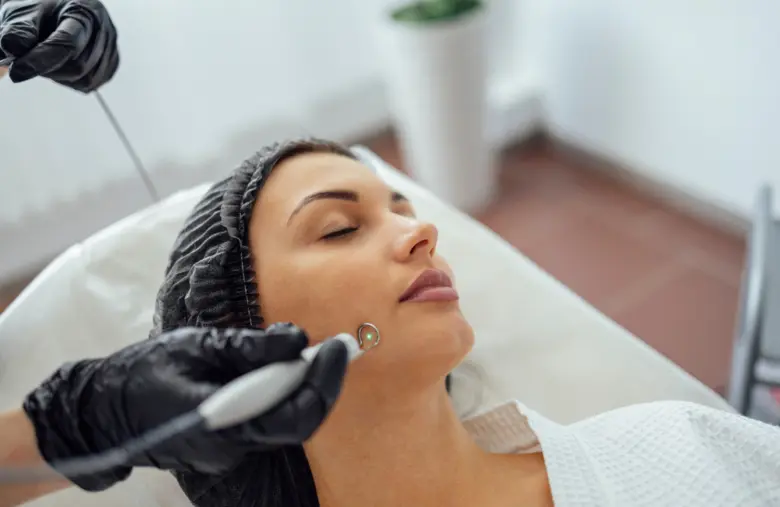 โปรแกรมเลเซอร์รักษาหลุมสิวที่ Dr. Bank Clinic ฟื้นฟูผิวเรียบเนียนอย่างตรงจุด