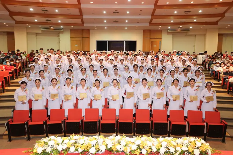 คณะพยาบาลศาสตร์ ม.อีสเทิร์นเอเชีย จัดพิธีประดับขีดหมวกพยาบาล ประจำปีการศึกษา 2567