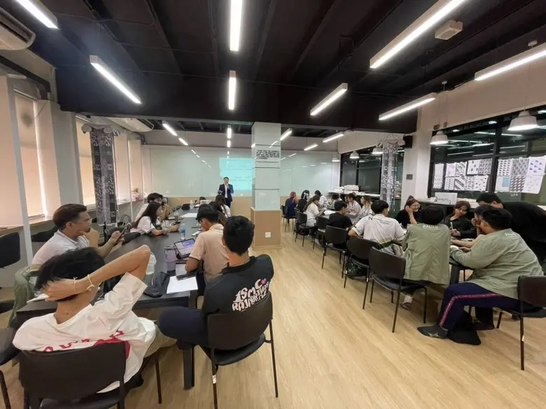 ผู้บริหาร SKE Group ร่วมบรรยายที่มหาวิทยาลัยนวมินทราธิราช หัวข้อ "การพัฒนาทรัพยากรมนุษย์: แนวคิด วิธีการ และการออกแบบ ประสบการณ์จากภาคเอกชน"