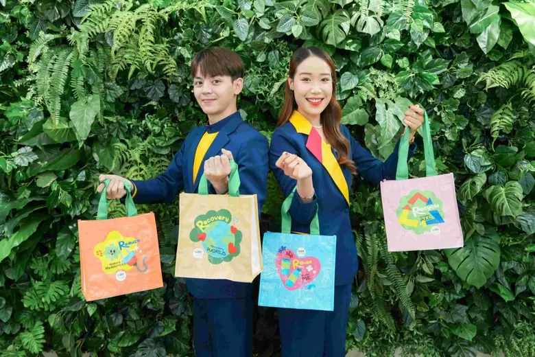 เอ็ม บี เค เซ็นเตอร์ ขับเคลื่อนการใส่ใจสิ่งแวดล้อม เปิดตัวกระเป๋า MBK Green Bag 4 แบบ 4 ดีไซน์ ส่งเสริมการใช้ซ้ำ ลดการใช้ถุงพลาสติก นำร่องมอบให้ผู้ร่วมกิจกรรมบริจาคโลหิตแทนคำขอบคุณ