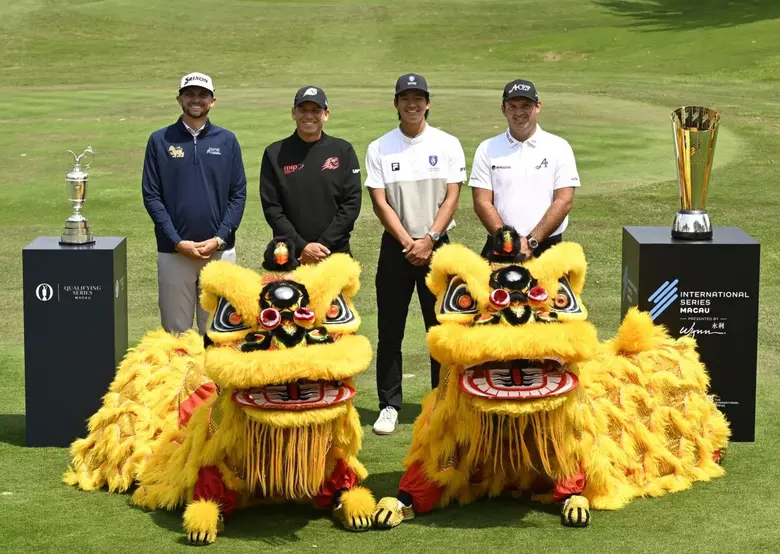 (จากซ้าย) สี่โปรกอล์ฟชื่อดังของโลกประกอบด...