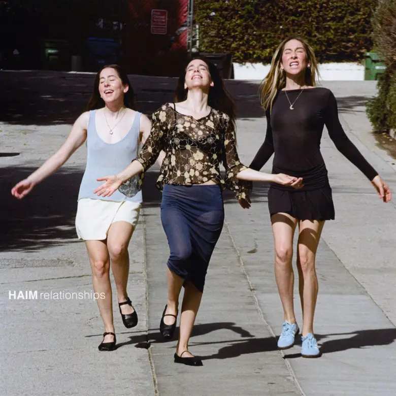 HAIM คัมแบ็กให้แฟนๆ หายคิดถึงกับเพลงใหม่ "Relationships" เตรียมปล่อยอัลบั้มใหม่ในรอบ 4 ปีเร็วๆ นี้