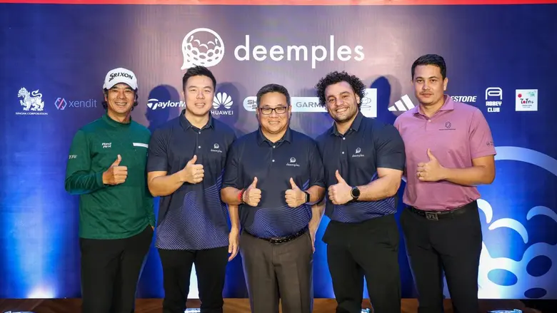 จากซ้ายไปขวา: อ่ำ อัมรินทร์ นิติพน,นักแสด...