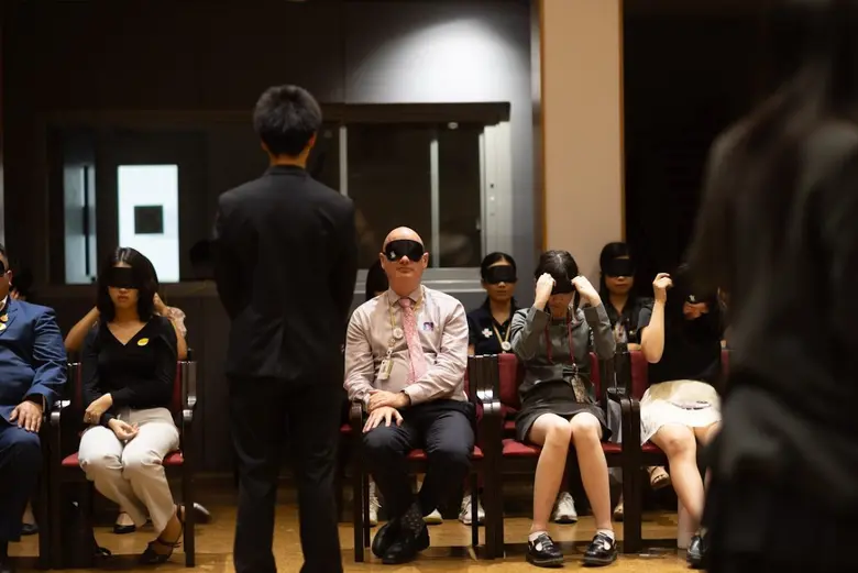 เปิดโลกละครเวที Immersive ดื่มด่ำทุกสัมผัส ยกเว้นสายตา ฝีมือจากนักเรียนโรงเรียนโชรส์เบอรีริเวอร์ไซด์