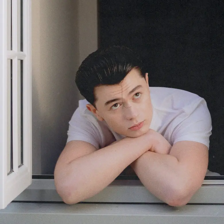 Elliot James Reay หนุ่มหล่อชาวอังกฤษวัย 2...