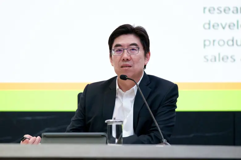 นายสุรนาถ กิตติรัตนเดช ประธานเจ้าหน้าที่ฝ...