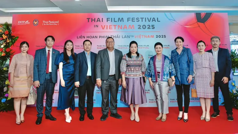 พี ป้าน ปลาย พีจัง ตัวแทนศิลปินไทย โชว์เปิดงาน Thai Film Festival in Vietnam