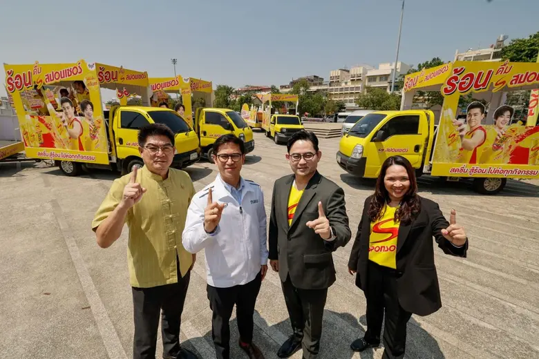 แจกเครื่องดื่ม พร้อมเดินหน้าให้ความรู้คนไ...