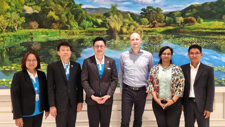 นายปริทัศน์ เพชรอำไพ รองกรรมการผู้จัดการ ...