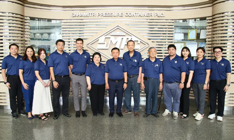 นายวินัย วิทวัสการเวช (กลาง) ประธานกรรมกา...