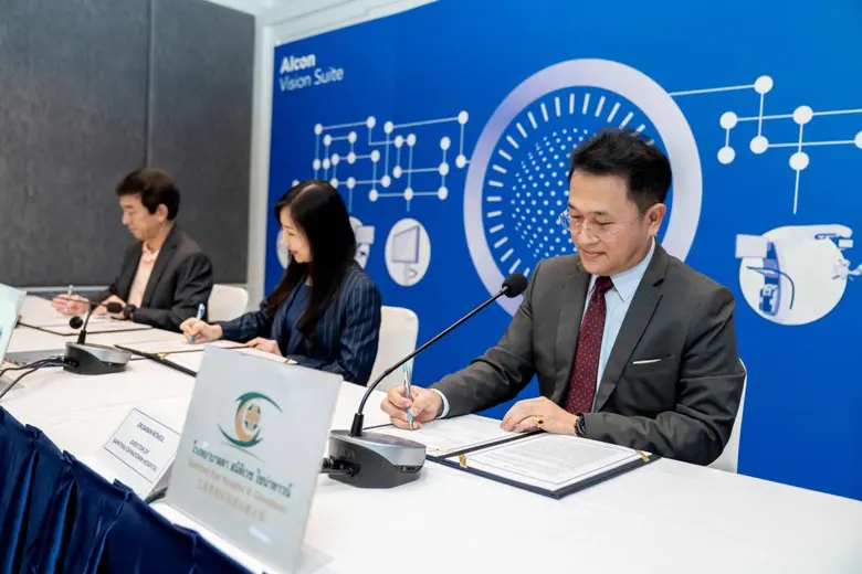 รพ. สมิติเวช ไชน่าทาวน์ จับมือ อัลคอน แลบอราทอรีส์ (ประเทศไทย) เปิดตัวศูนย์ความเป็นเลิศ ด้านการผ่าตัดตา (AEC)