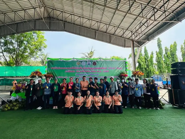 นายวิโมกษ์ พรหมทอง เกษตรอำเภอเขาย้อย มอบห...