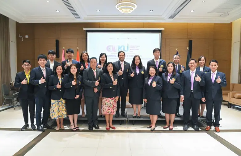 รศ.ดร.ยศวีร์ สายฟ้า คณบดีคณะครุศาสตร์ จุฬาฯ และ ผศ....