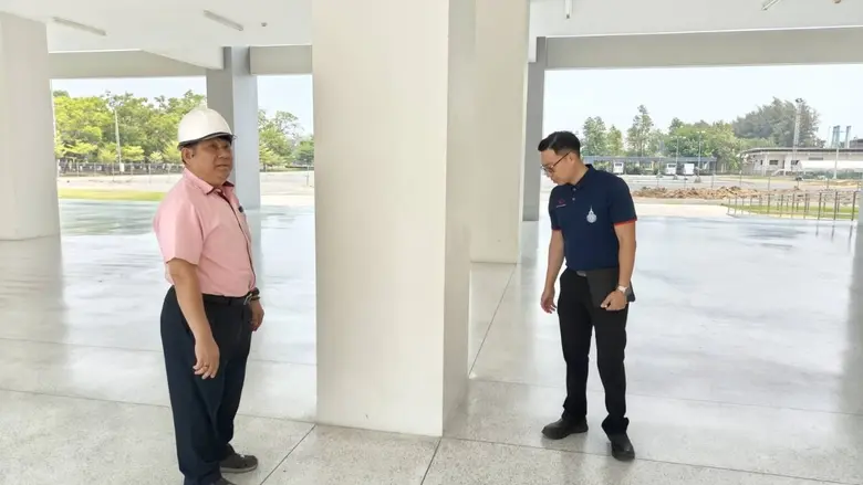 รศ.ดร.สมหมาย ผิวสอาด รักษาการในตำแหน่งอธิ...