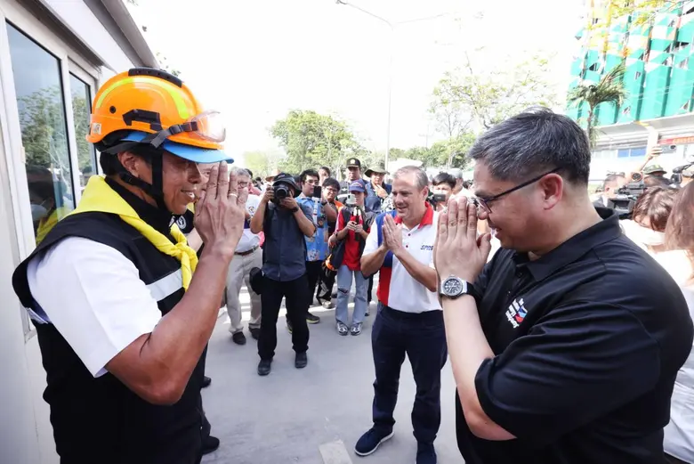 SPRC ผนึก เชฟรอน ร่วมส่งมอบบัตรเติมน้ำมันคาลเท็กซ์ มูลค่า 450,000 บาท ให้ กทม. สนับสนุนภารกิจช่วยเหลือผู้ประสบภัยแผ่นดินไหว