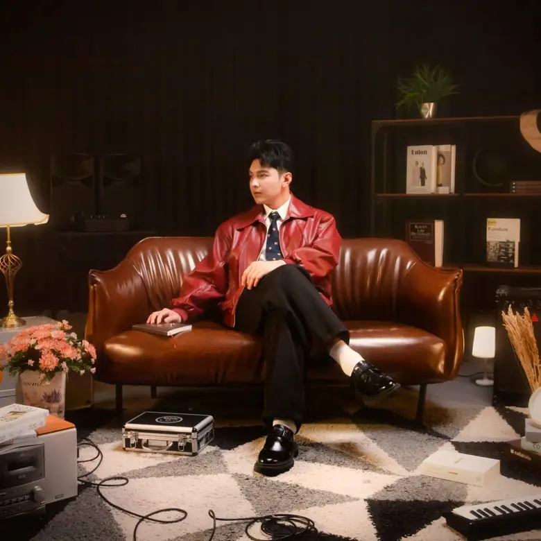 "โหน-ธนากร" สลัดภาพพระเอก จับไมค์ร้องเพลง เปิดตัวซิงเกิลแรก "รอบเดียวพอ (Enough)" ดีใจ!! ได้ "เอก Season Five" โปรดิวซ์