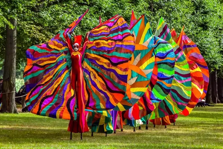 สยามพารากอน ฉลองสงกรานต์สุดยิ่งใหญ่  สาดสนุกท่ามกลางสวนดอกไม้เหนือจินตนาการในงาน "Siam Paragon Summersive : Happiness in Full Bloom" ระหว่างวันที่ 10 - 16 เมษายน 2568 นี้