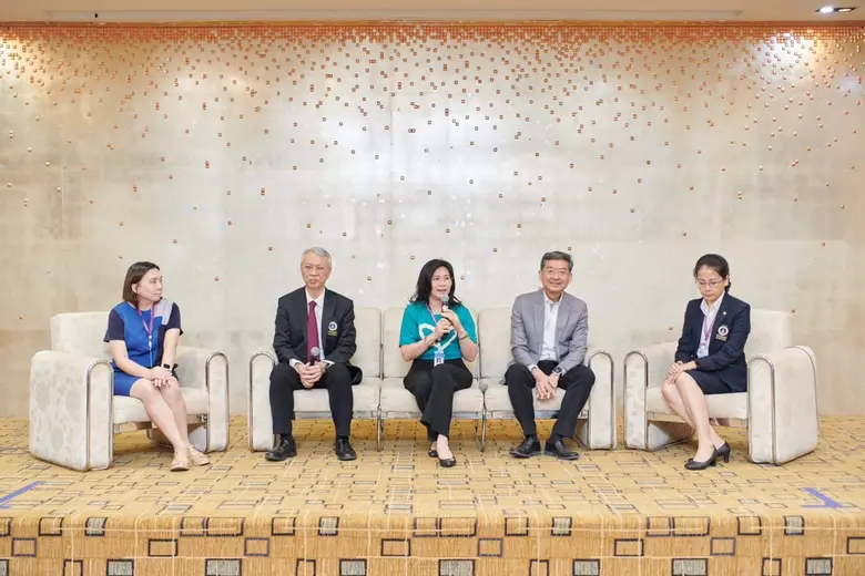 นายไพรัช เล้าประเสริฐ (ที่ 2 จากขวา) รองป...