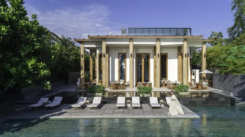 Cape Nidhra Hotel, Hua Hin, offers an exc...