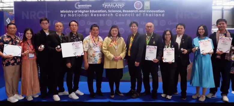 รศ.ดร.สมหมาย ผิวสอาด รักษาการในตำแหน่งอธิ...